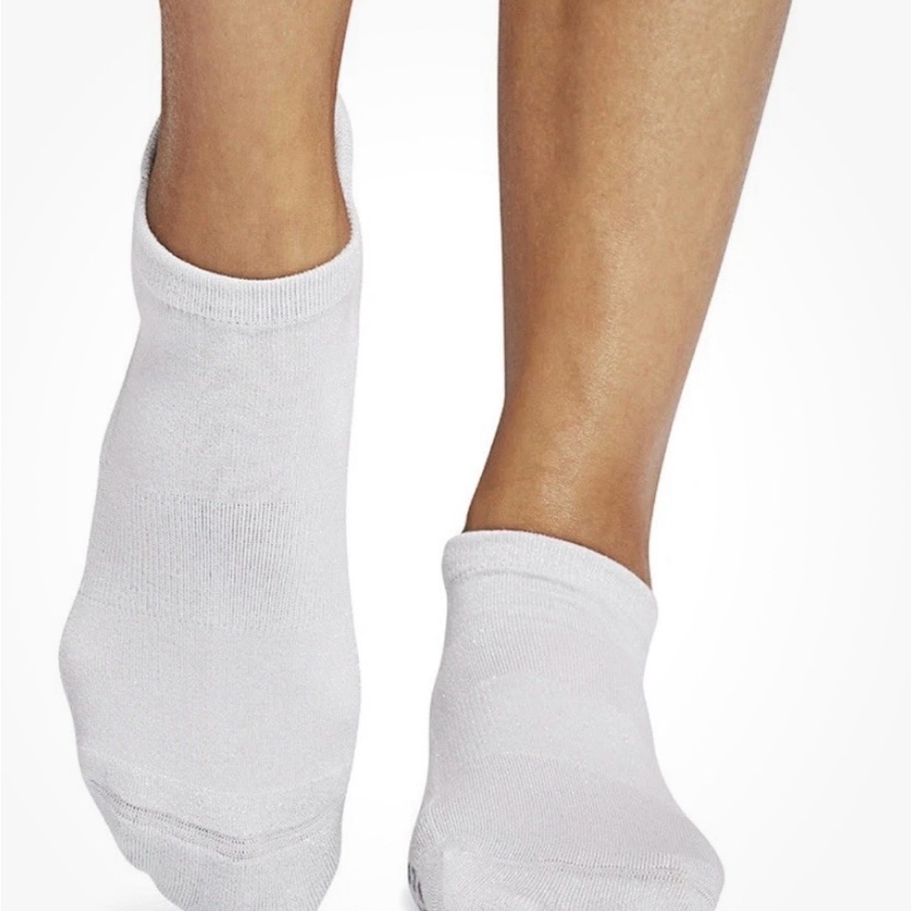 TAVI SAVVY GRIP SOCKS IN “BELOW FREEZING”SIZE M